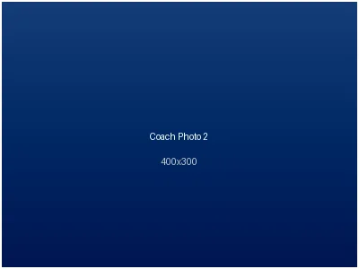 奇异果体育前教练展示冠军奖杯照片